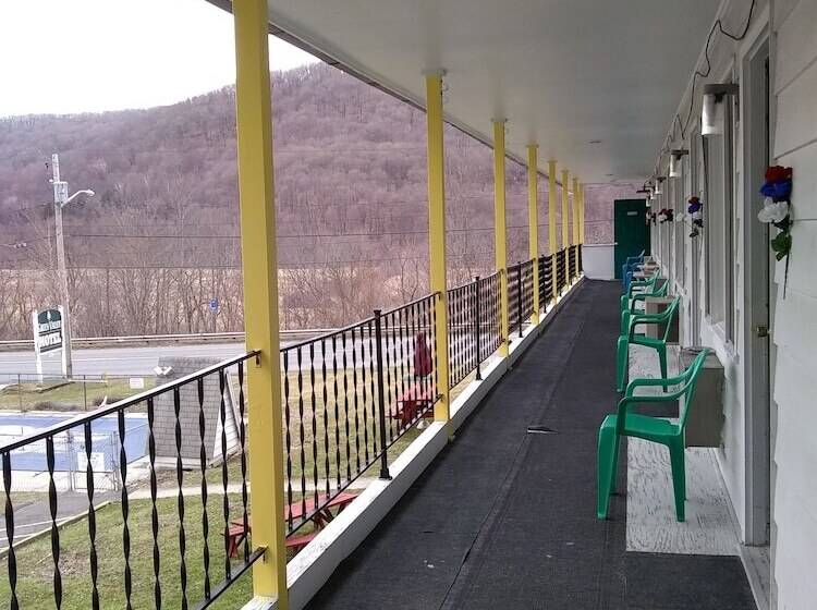 Green Valley Motel