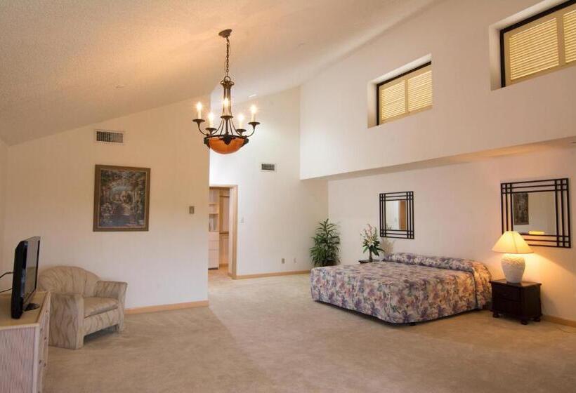 هتل Alupang Beach Tower