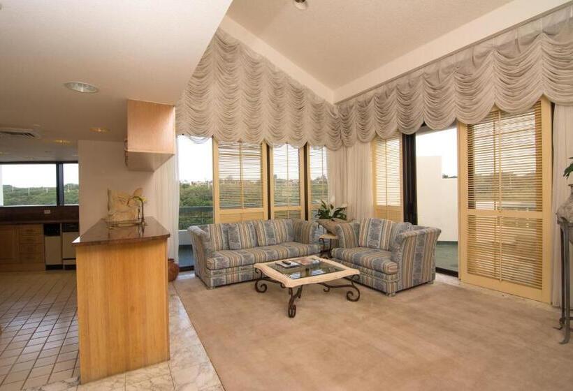 هتل Alupang Beach Tower