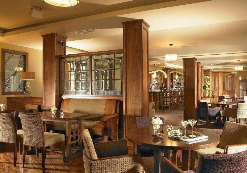 Отель Amber Springs