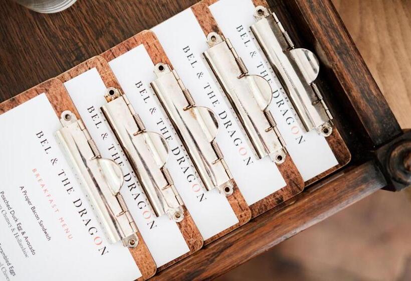 酒店 Bel And The Dragon Churt