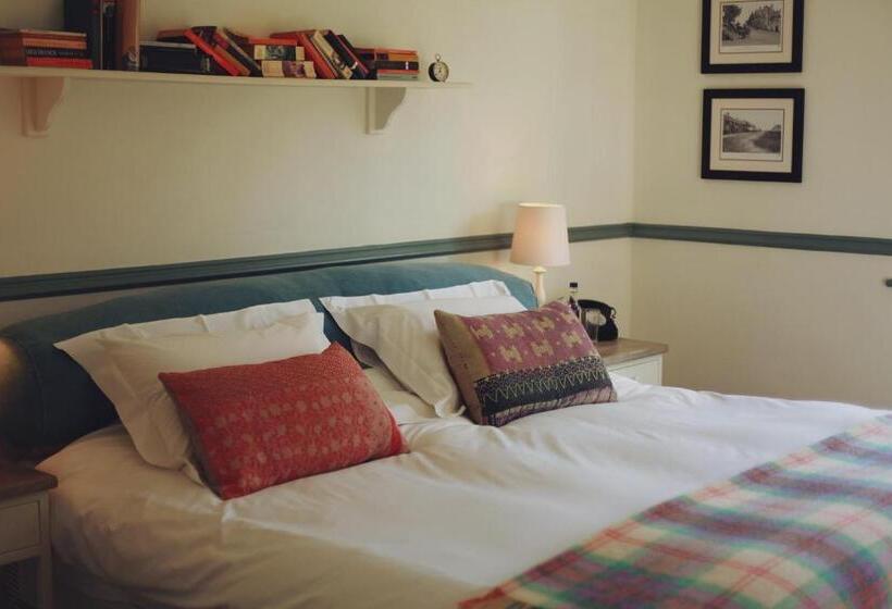 酒店 Bel And The Dragon Churt