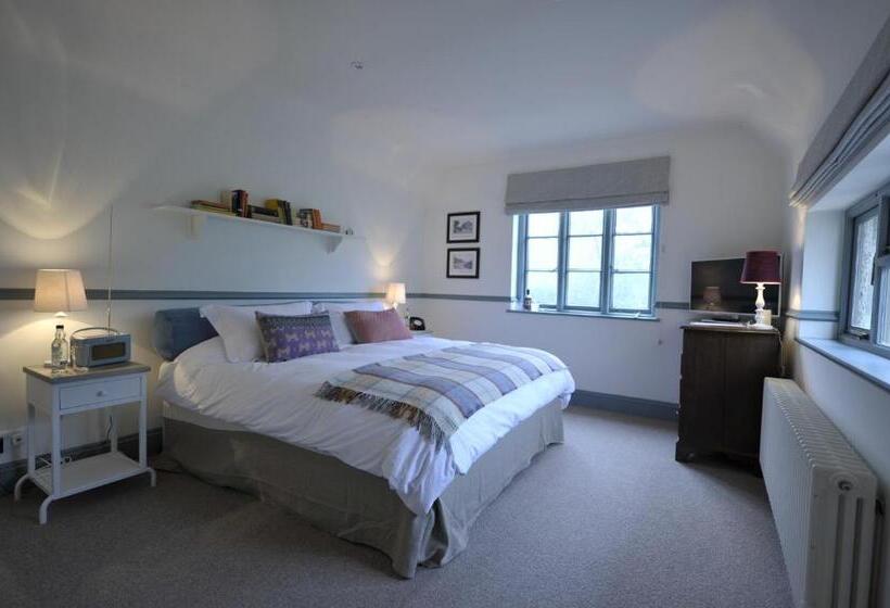 בית מלון כפרי Bel And The Dragon Churt