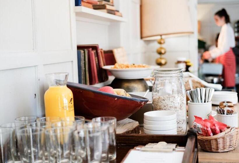 酒店 Bel And The Dragon Churt