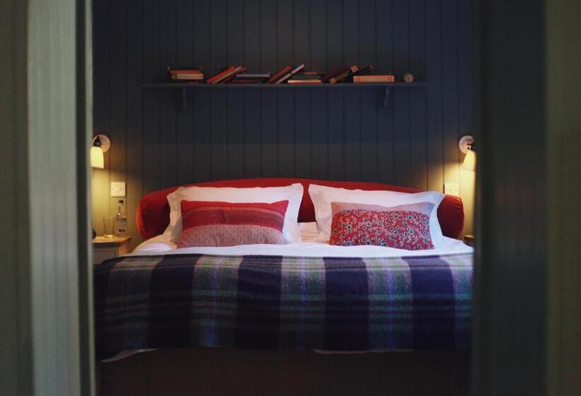 בית מלון כפרי Bel And The Dragon Churt