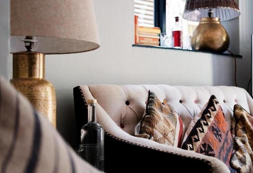 酒店 Bel And The Dragon Churt