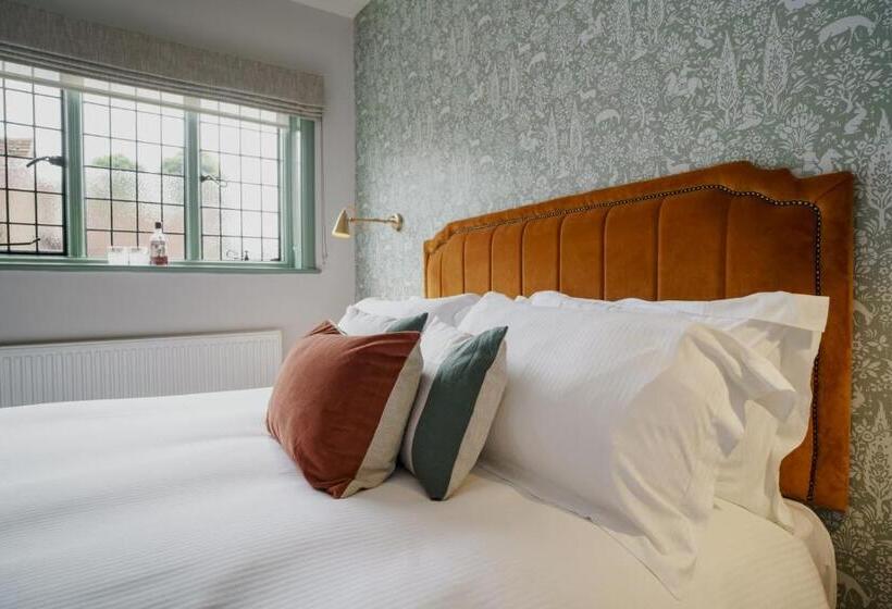 酒店 Bel And The Dragon Churt