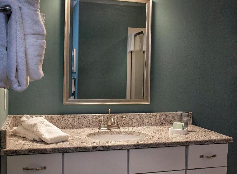 فندق Bluewater By Spinnaker Resorts