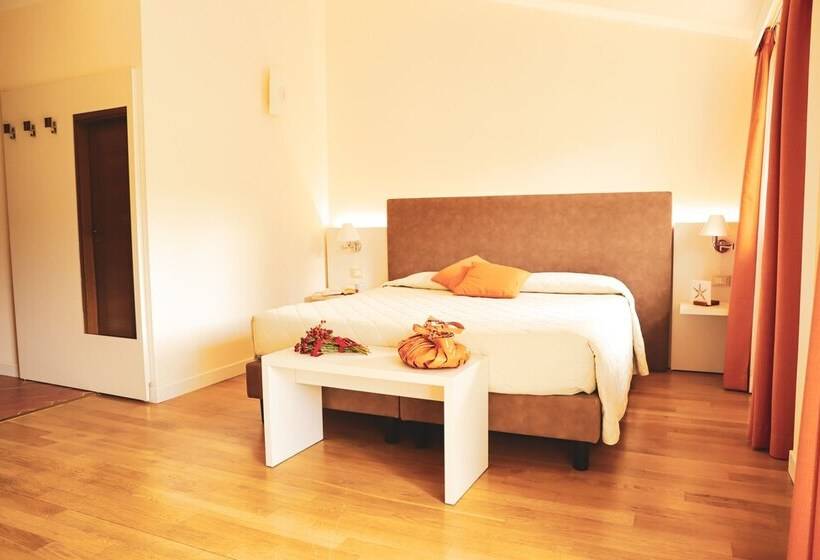 Отель Ca Del Moro Resort