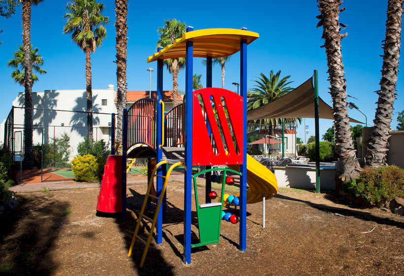 בית מלון כפרי Capri Waters Country Club