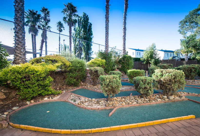 בית מלון כפרי Capri Waters Country Club