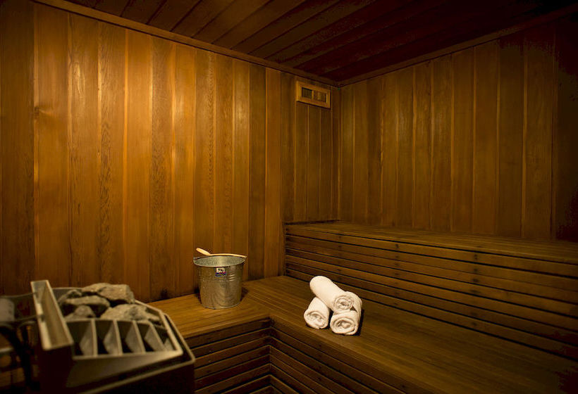 בית מלון כפרי Capri Waters Country Club