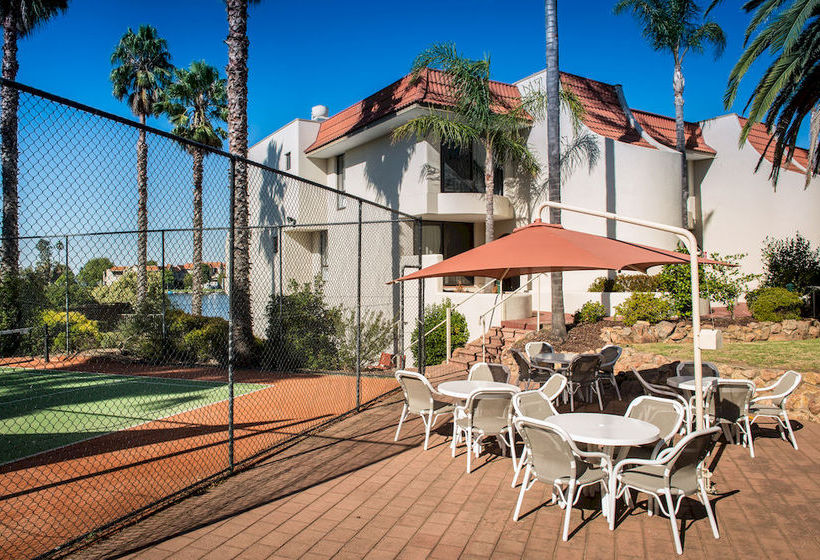 בית מלון כפרי Capri Waters Country Club