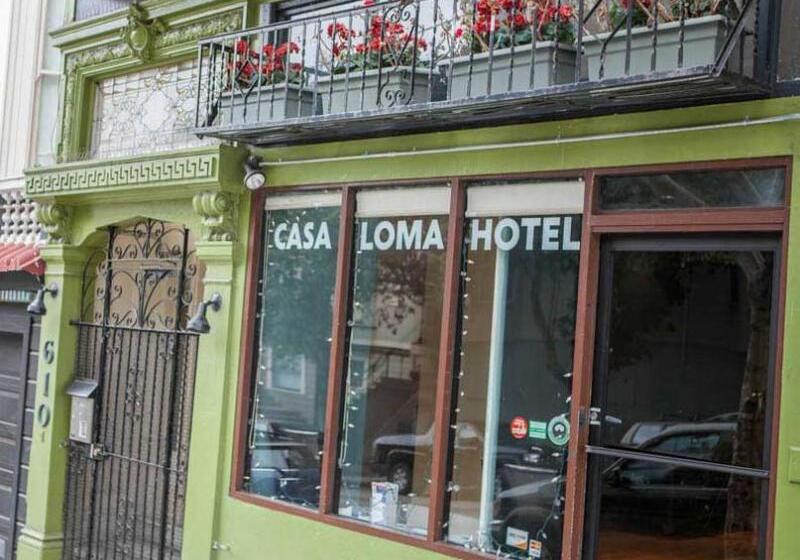 هتل Casa Loma