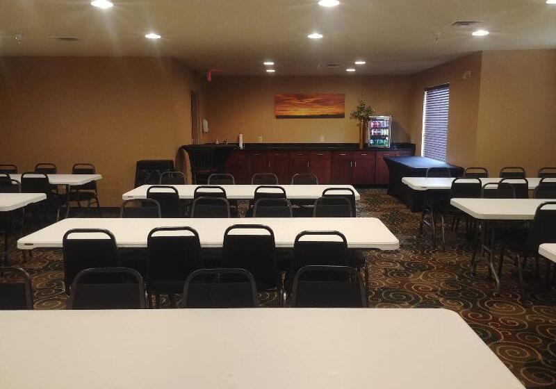 Cobblestone Hotel & Suites   Broken Bow