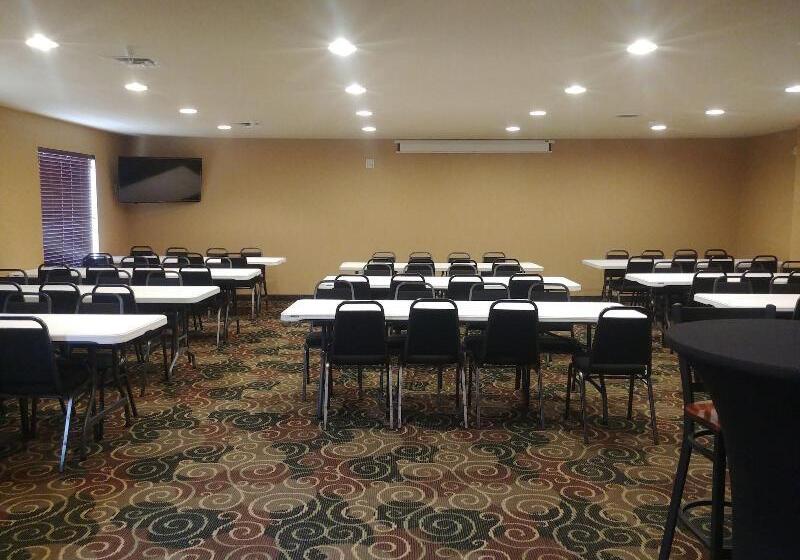 Cobblestone Hotel & Suites   Broken Bow