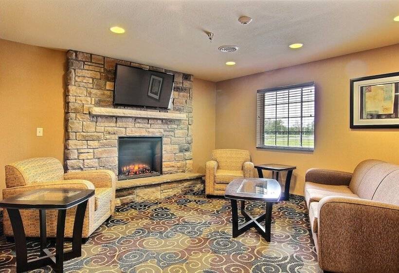 فندق Amerivu Inn And Suites   Crookston
