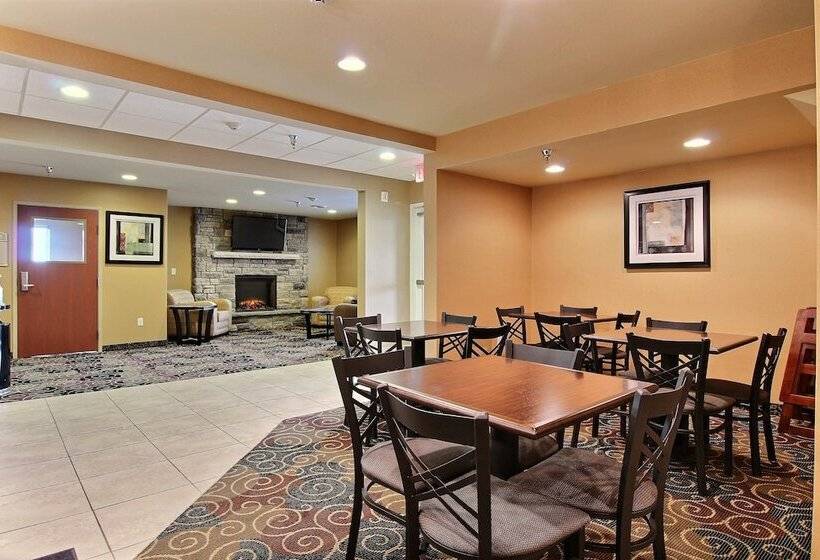فندق Amerivu Inn And Suites   Crookston