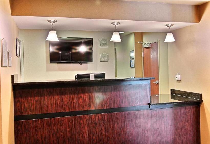 فندق Amerivu Inn And Suites   Crookston