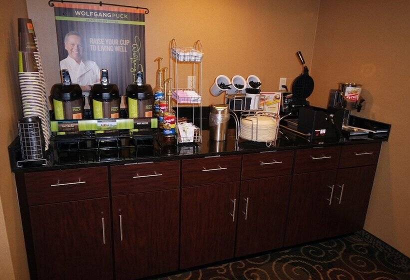 فندق Cobblestone Inn & Suites   Harper