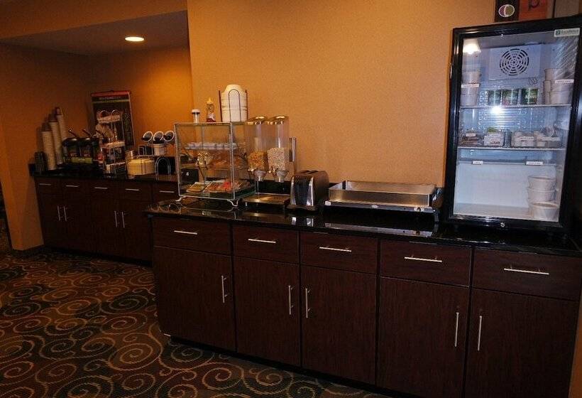 בית מלון כפרי Cobblestone Inn & Suites   Harper