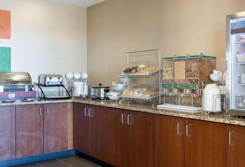 בית מלון כפרי Comfort Inn & Suites