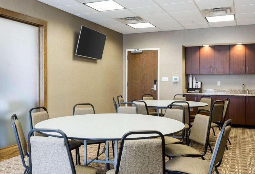 בית מלון כפרי Comfort Inn & Suites