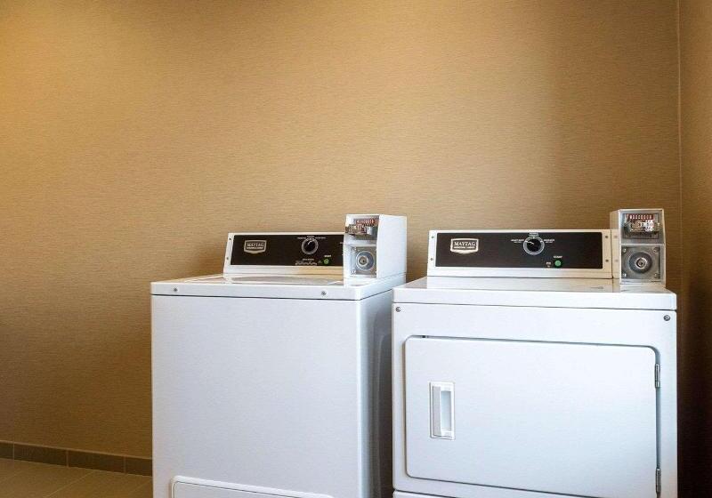 בית מלון כפרי Comfort Inn & Suites