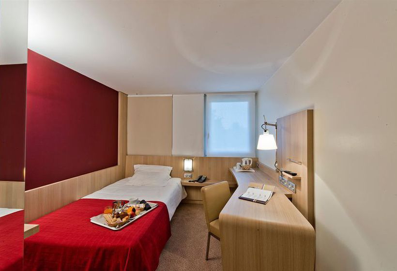 Отель Domaine Du Manet