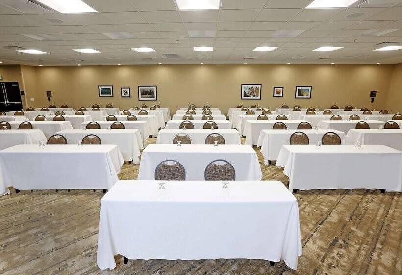 בית מלון כפרי Doubletree By Hilton West Fargo Sanford Medical Center Area