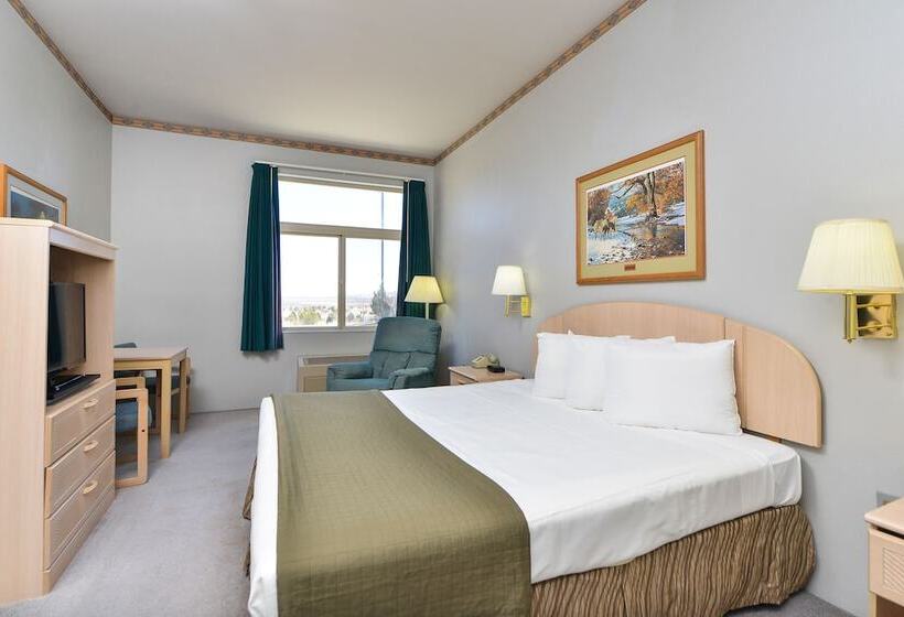 فندق Econo Lodge Inn & Suites