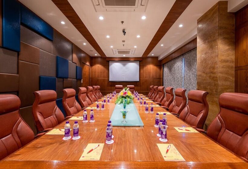 فندق Express Inn The Business Luxury