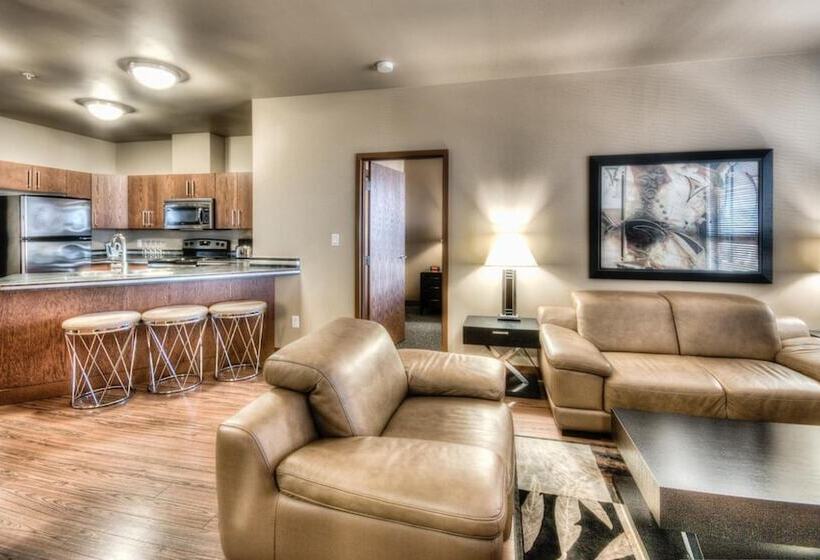 فندق Grand Inn & Residence Grande Prairie