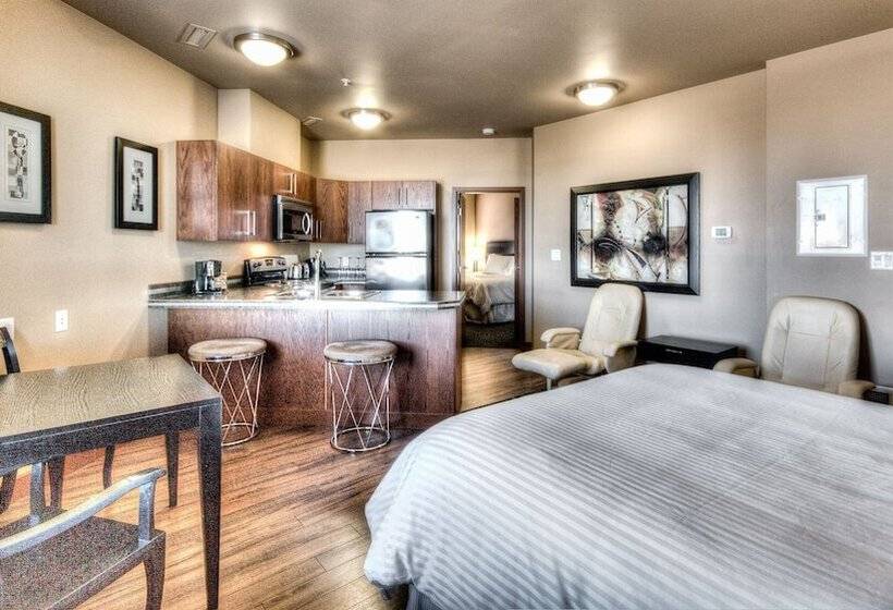 فندق Grand Inn & Residence Grande Prairie