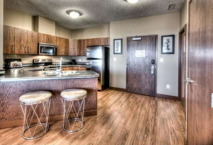 فندق Grand Inn & Residence Grande Prairie