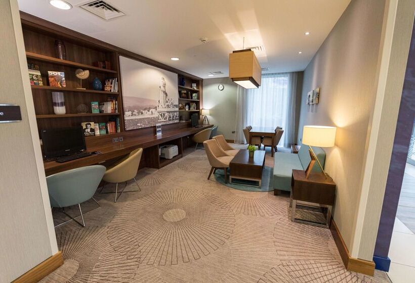 בית מלון כפרי Hampton By Hilton Bournemouth