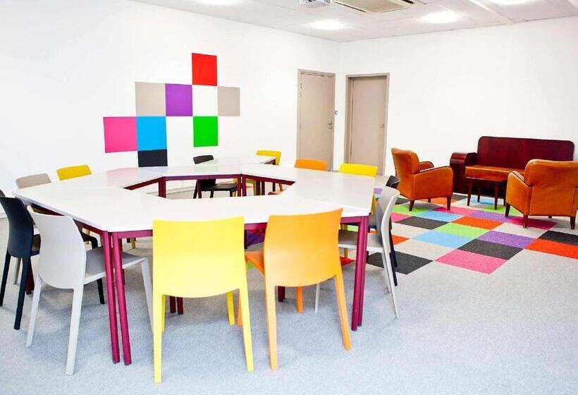 בית מלון כפרי Ibis Styles Sarrebourg
