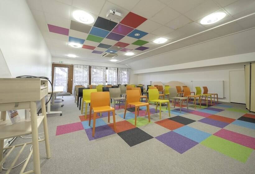 בית מלון כפרי Ibis Styles Sarrebourg