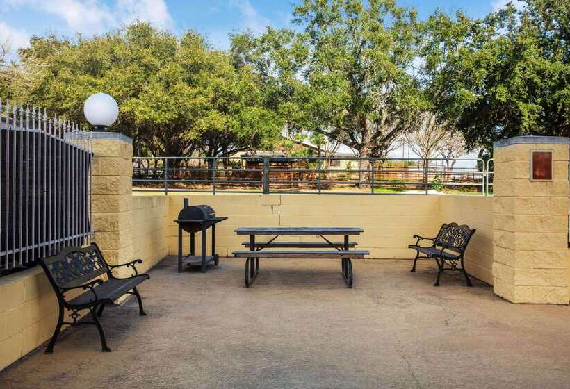 酒店 La Quinta By Wyndham Beeville