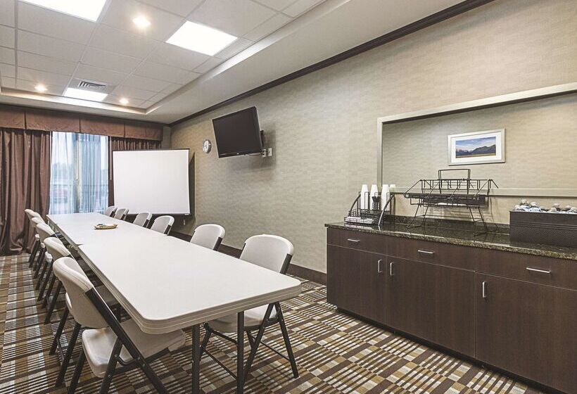 בית מלון כפרי La Quinta Inn & Suites Casino And Bar By Wyndham Glendive