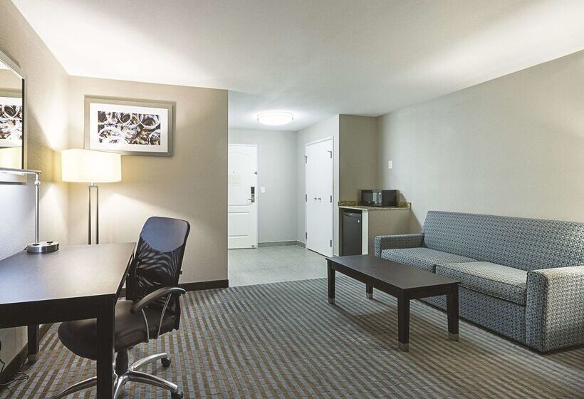 هتل La Quinta Inn & Suites Casino And Bar By Wyndham Glendive