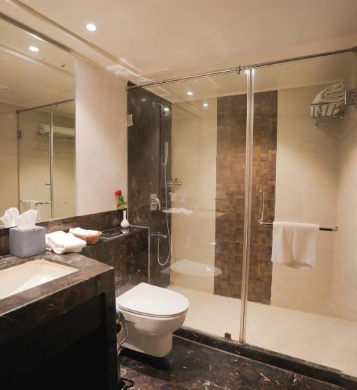 Отель Leisure Inn Grand Chanakya