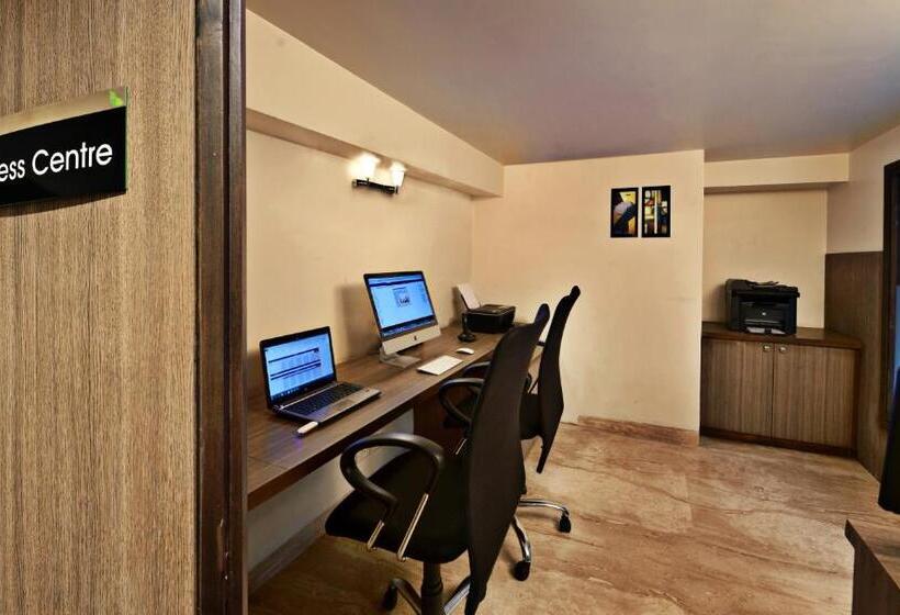 Отель Leisure Inn Grand Chanakya