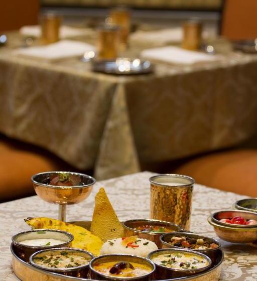 Отель Leisure Inn Grand Chanakya