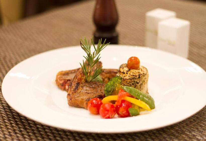 Отель Leisure Inn Grand Chanakya