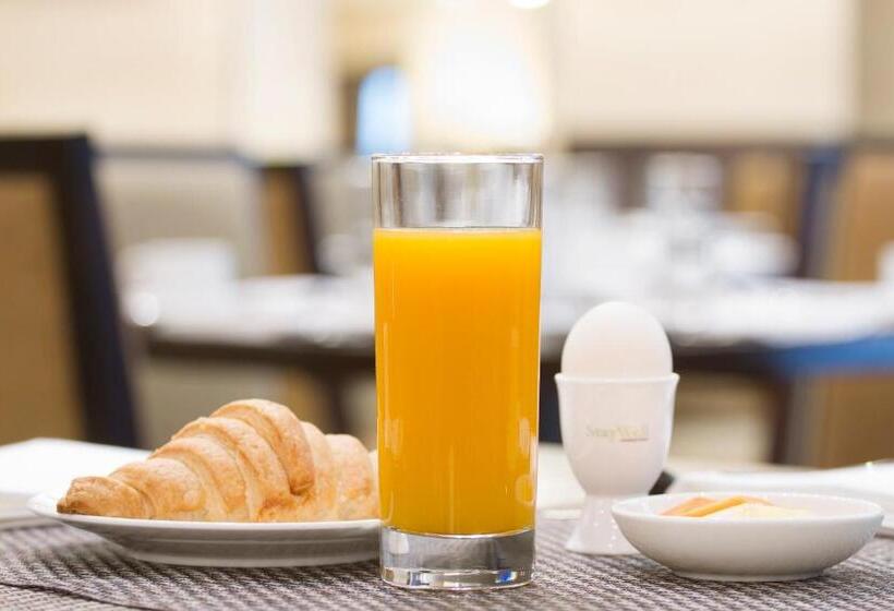 Отель Leisure Inn Grand Chanakya