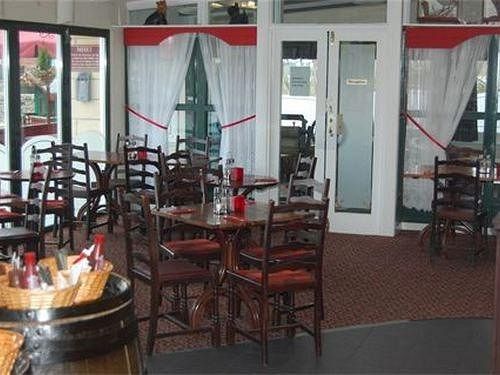 Отель Mackenzies Highland Inn