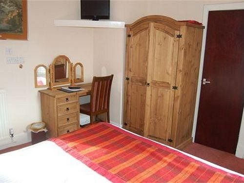 Отель Mackenzies Highland Inn