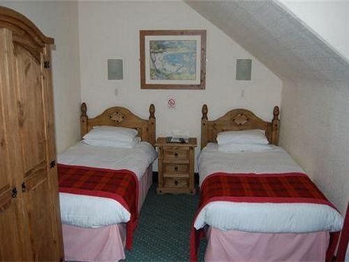 Отель Mackenzies Highland Inn