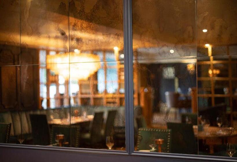 فندق Manor House